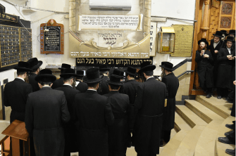 prayers at kever of miracle maker