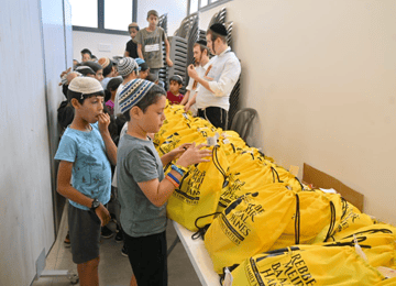 Rabbi Meir Baal Haness Charities volunteers